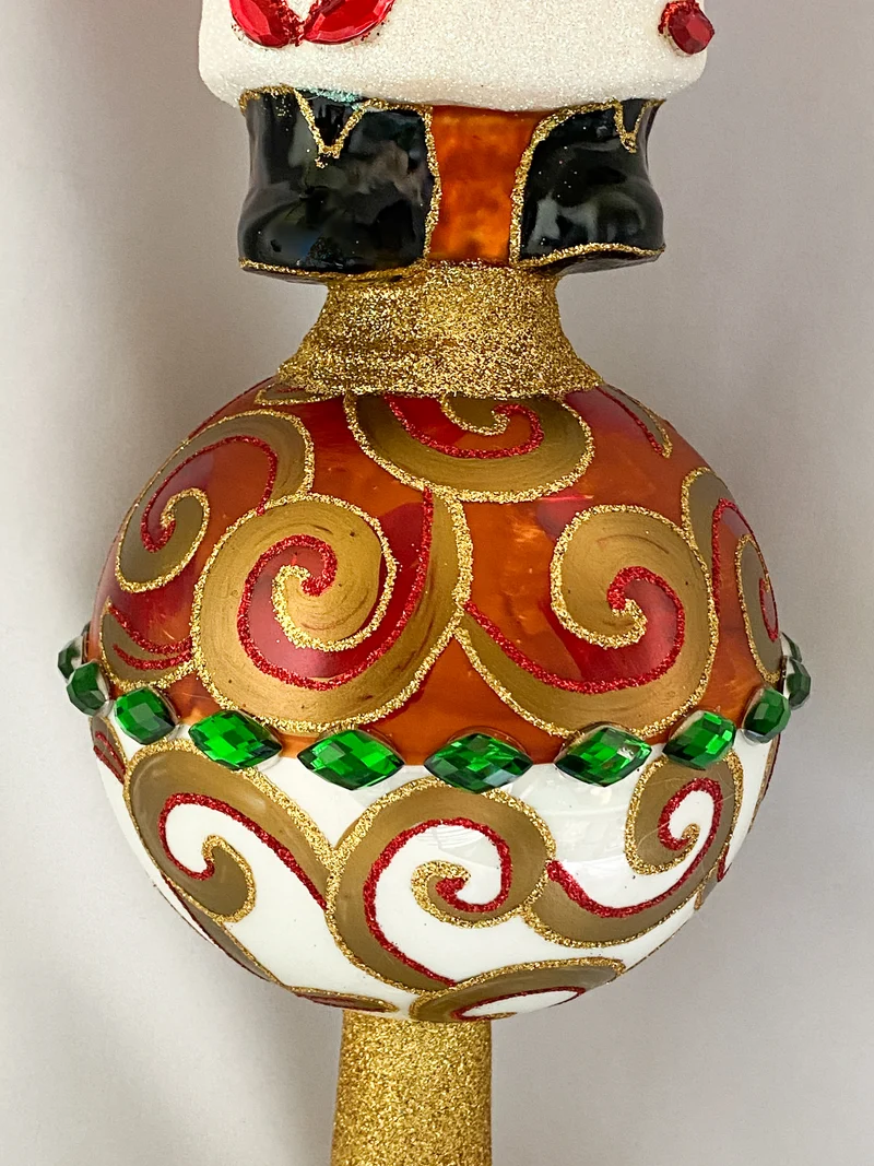 Spitze Weihnachtsmann im roten Mantel