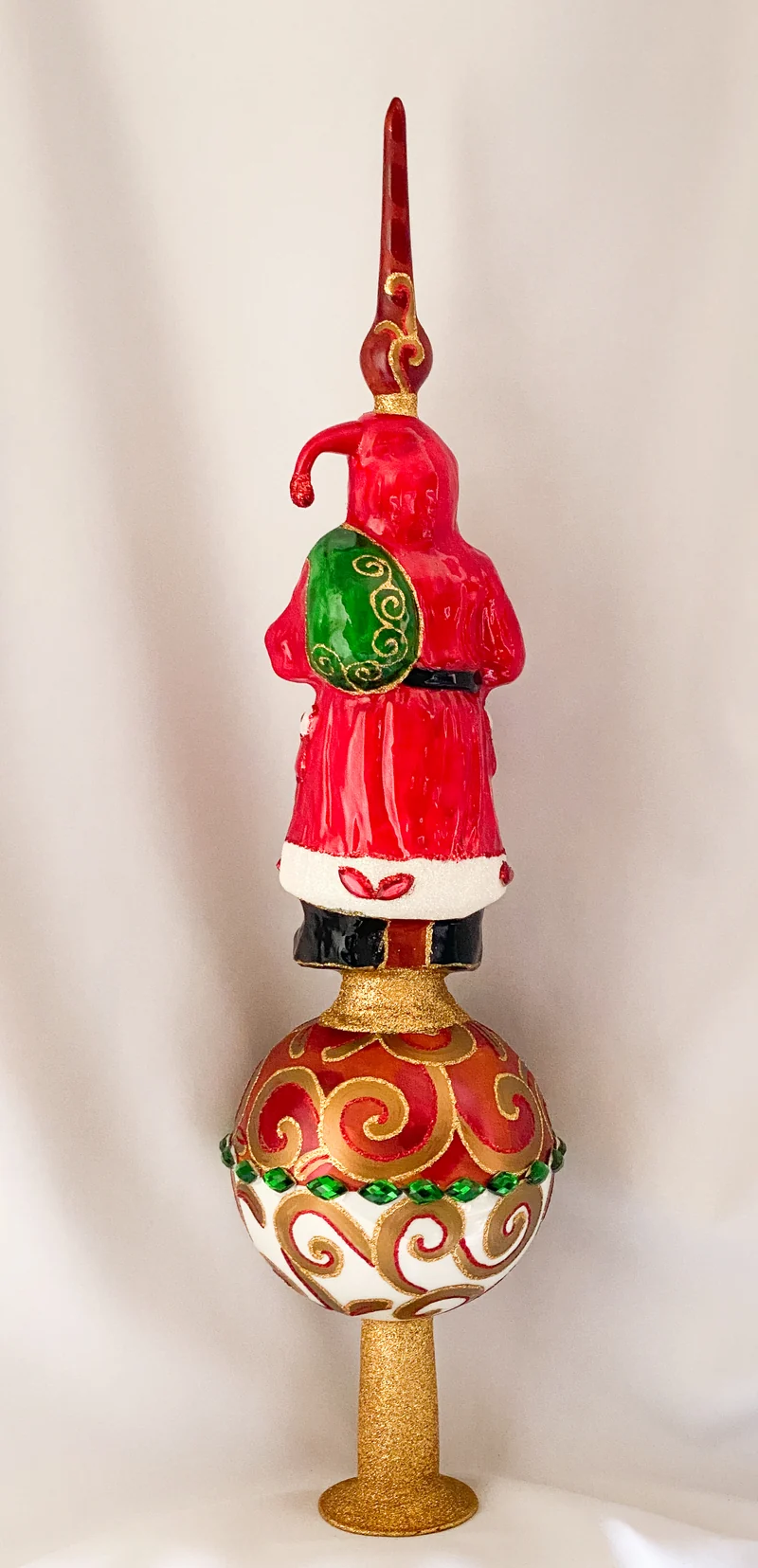 Spitze Weihnachtsmann im roten Mantel