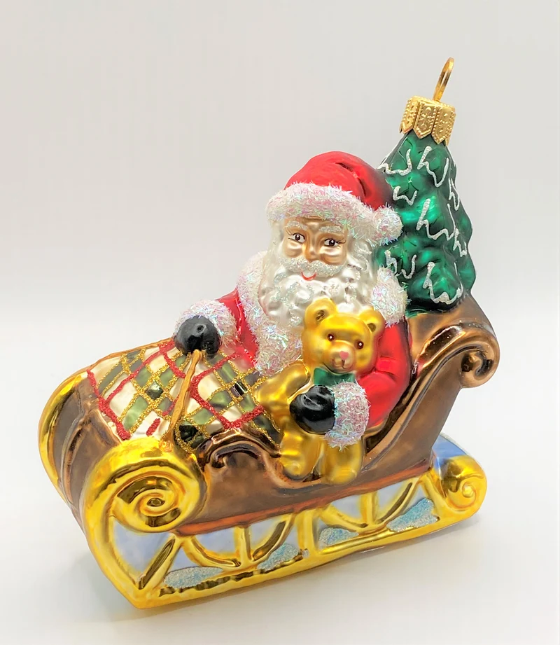 Weihnachtsmann bringt den Christbaum mit dem Schlitten, karierte Decke