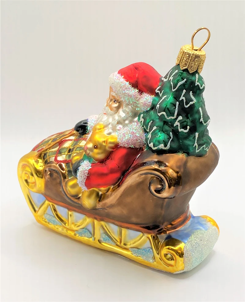 Weihnachtsmann bringt den Christbaum mit dem Schlitten, karierte Decke