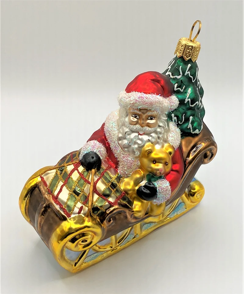 Weihnachtsmann bringt den Christbaum mit dem Schlitten, karierte Decke