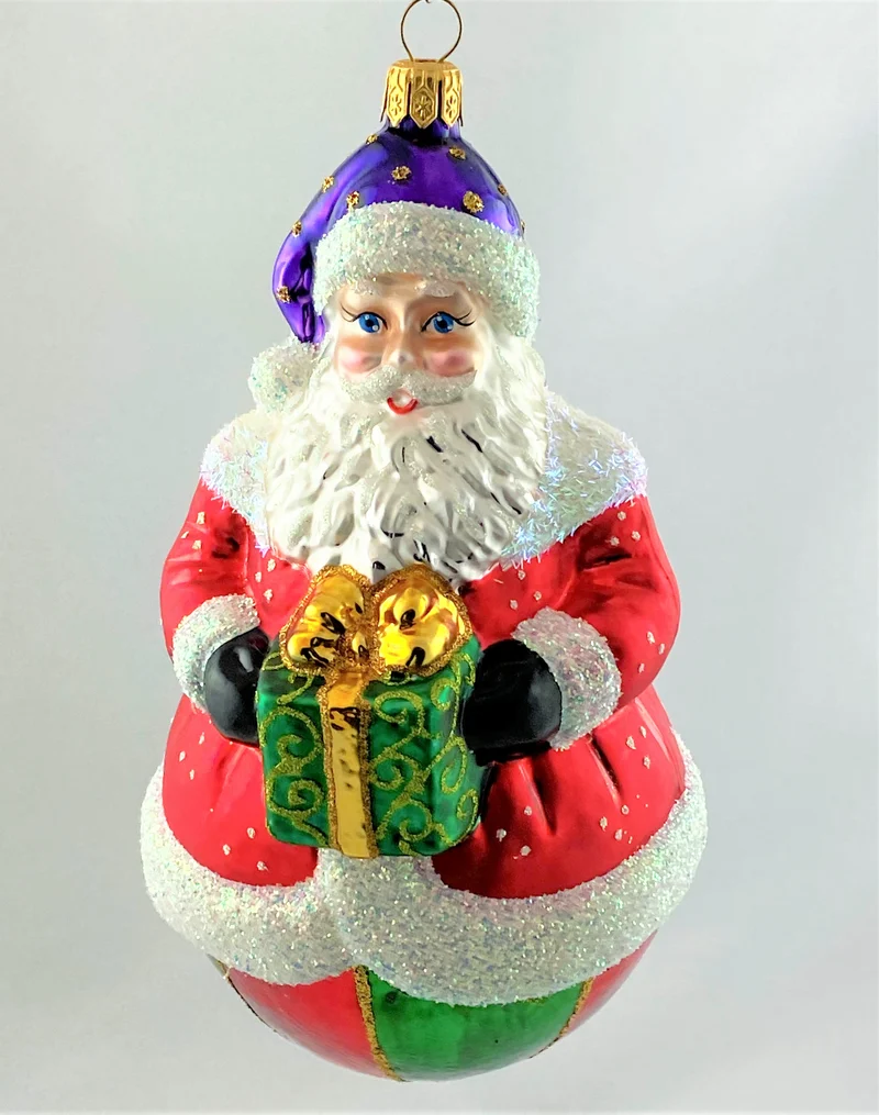 Weihnachtsmann auf rot-grün gestreifter Kugel