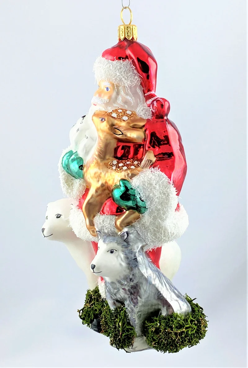 Weihnachtsmann ist bei den Tieren im Hohen Norden zu Besuch