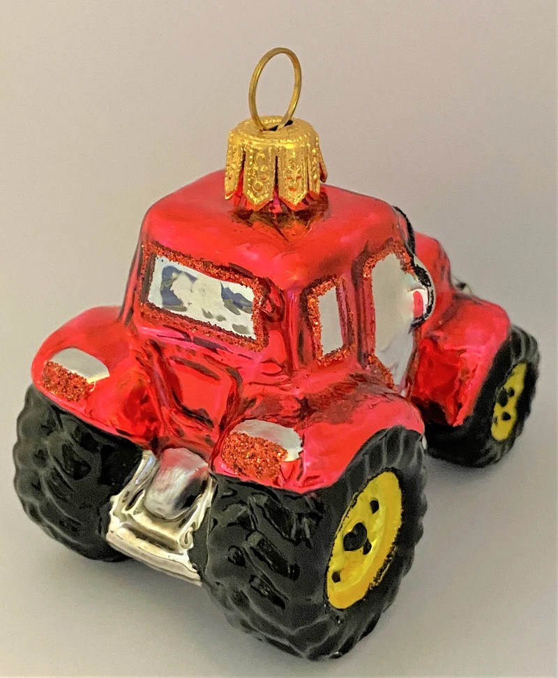 Roter Traktor mit gelben Rädern
