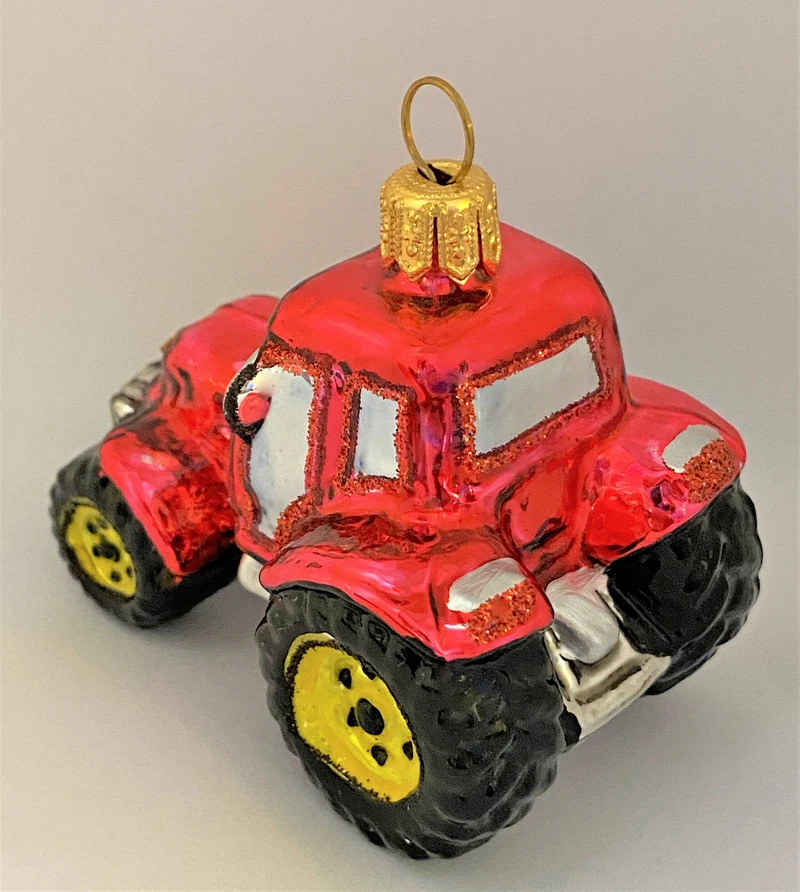 Roter Traktor mit gelben Rädern