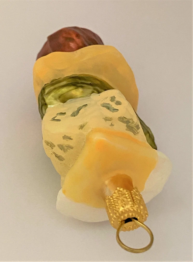 Häppchen mit Ei und Cornichon