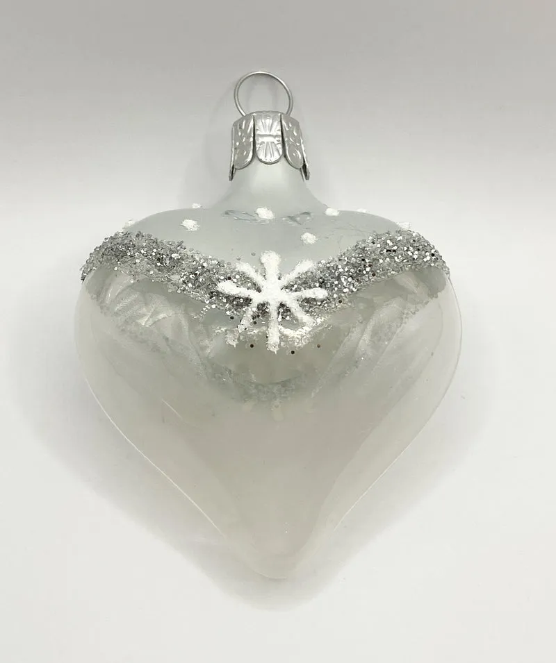 Weiss transparentes Herz mit kleinem Sternchen