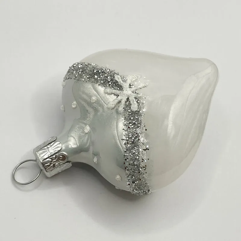 Weiss transparentes Herz mit kleinem Sternchen