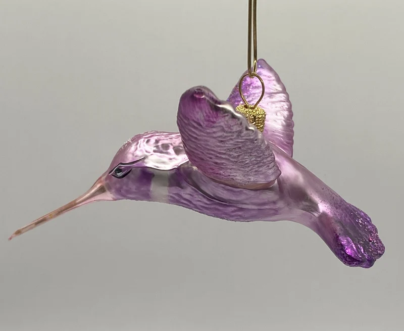 Kolibri pink-rosa Flügel ausgebreitet, Schnabel rosa
