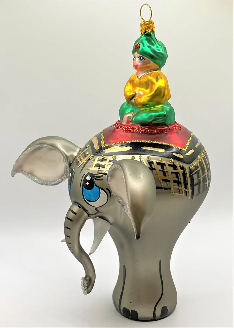 Aladin reitet auf dem Elefanten