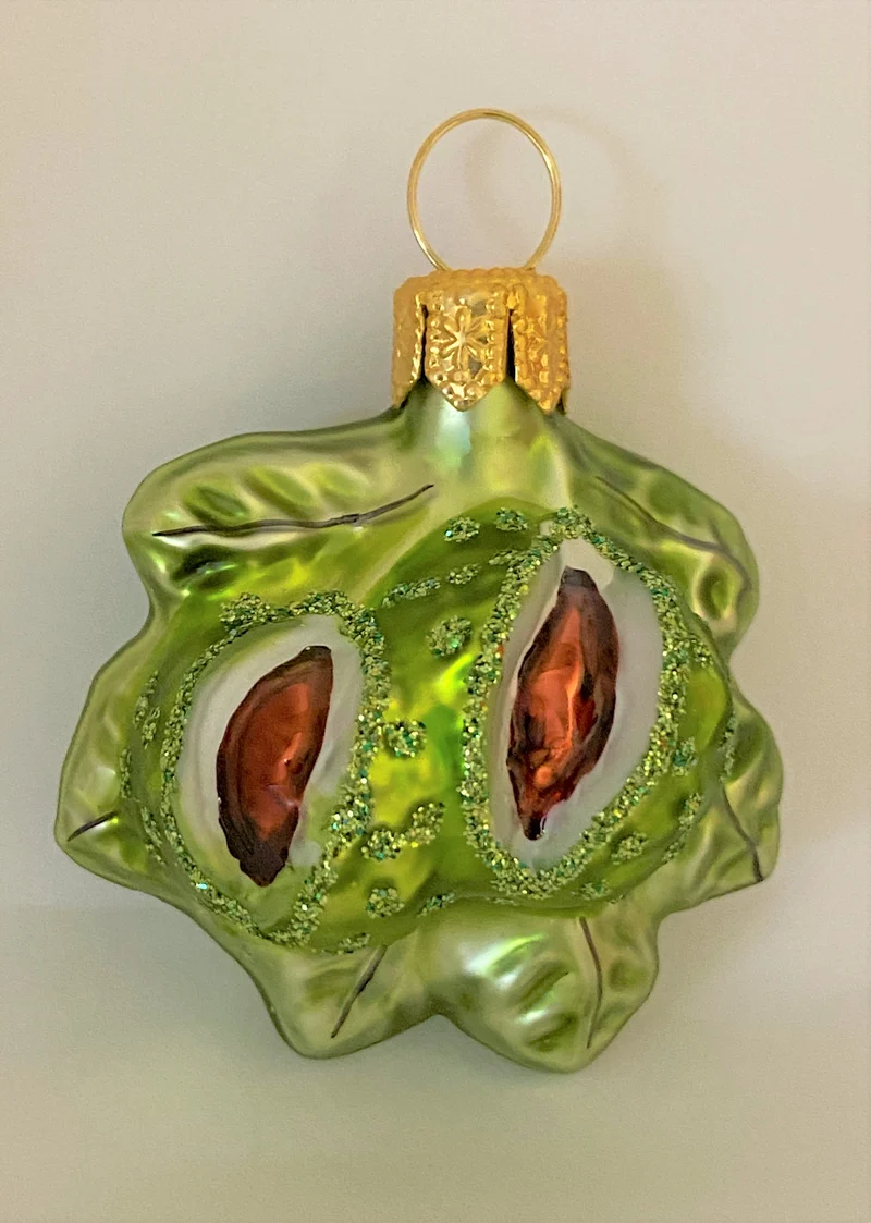 Kastanie auf Blatt