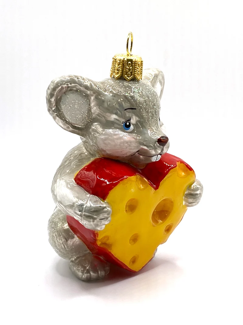 Graue Maus mit Herz aus Käse