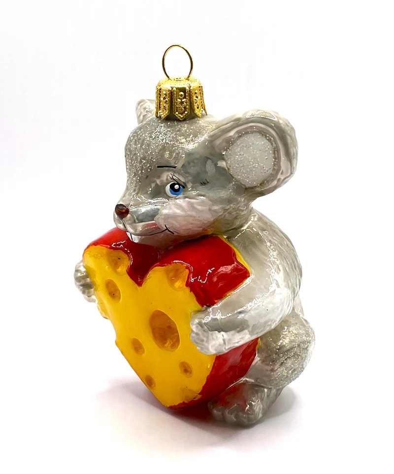 Graue Maus mit Herz aus Käse