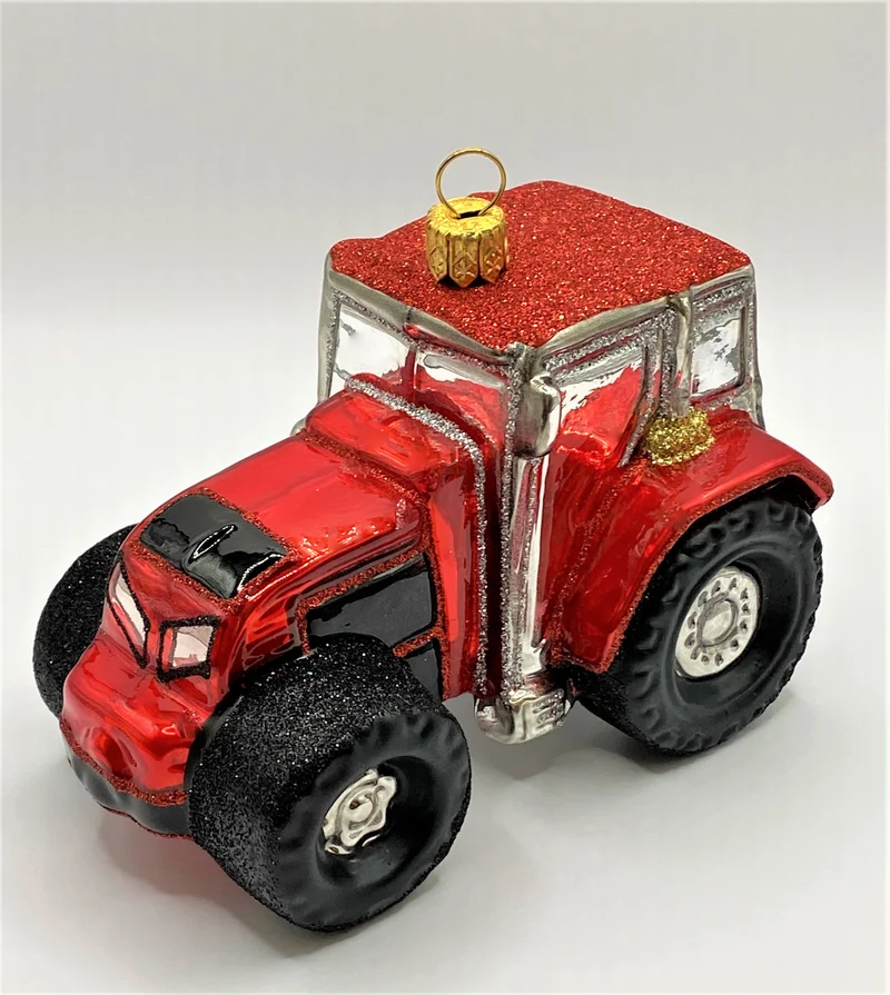 Roter Traktor mit verchromten Rädern