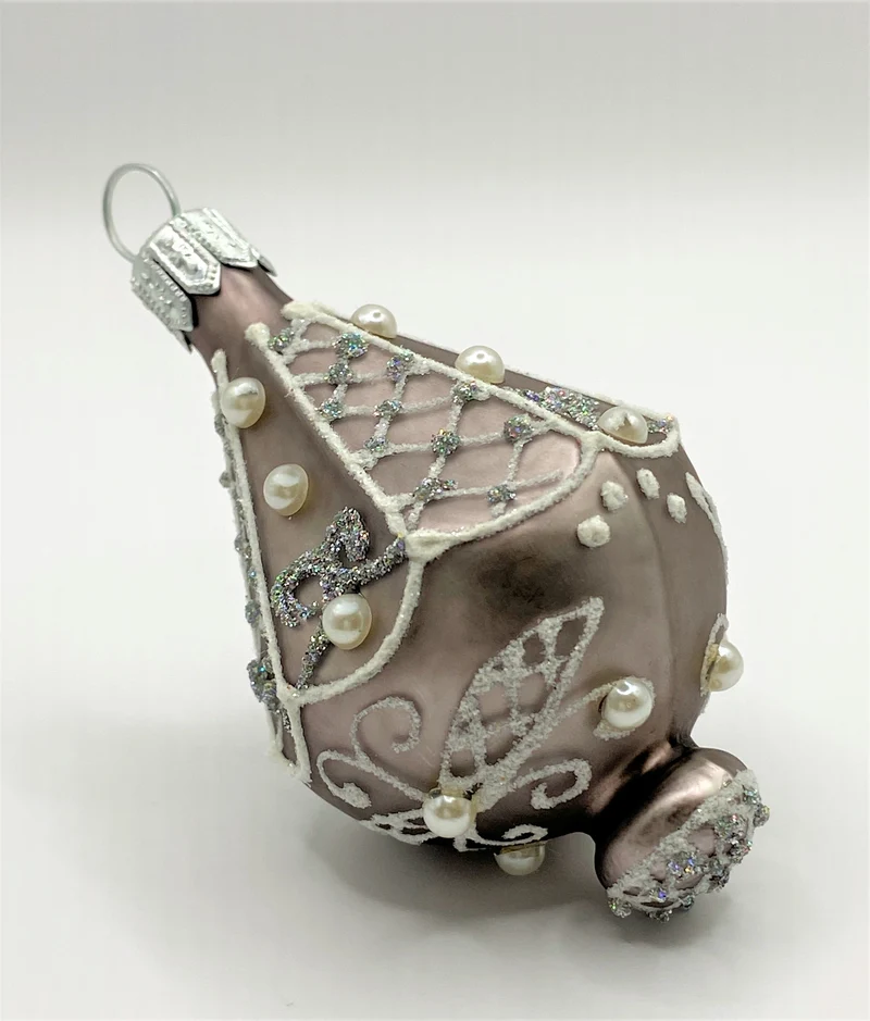 Lampion-Ornament in warmen grau mit Perlen-Dekor