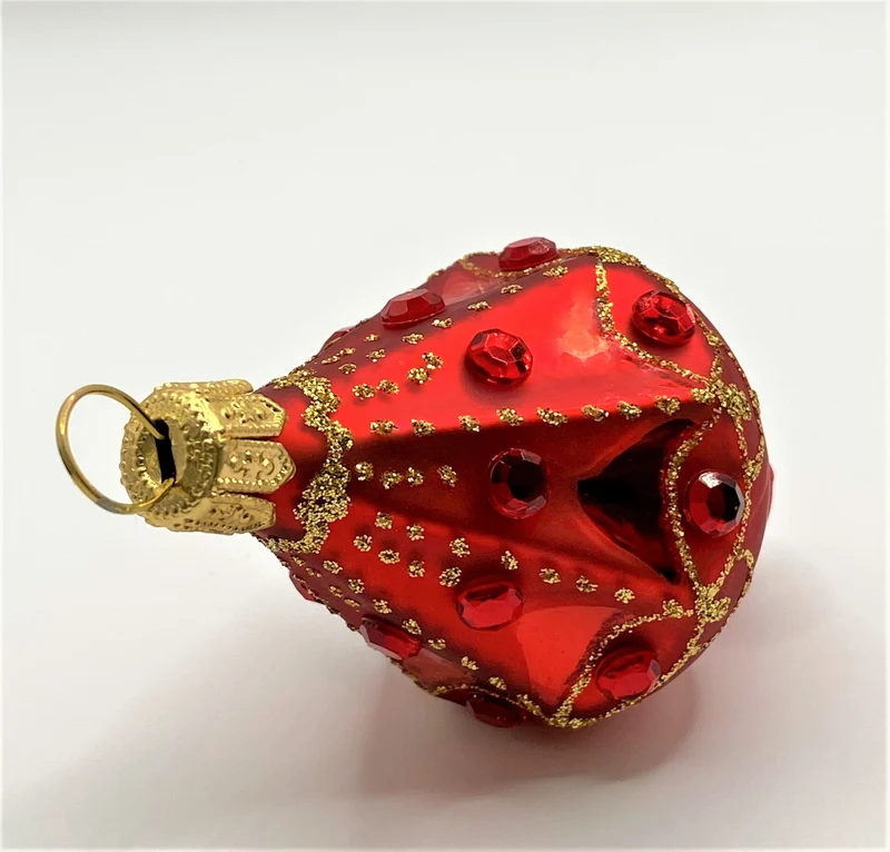 Rotes Lampion-Ornament mit roten Schmucksteinen