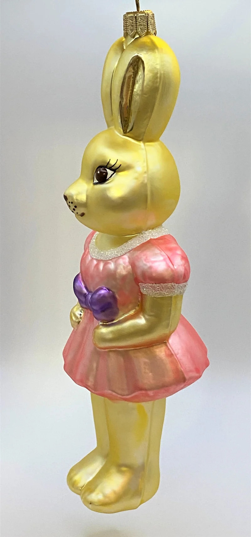 Osterhasen-Mädchen in rosa Kleidchen