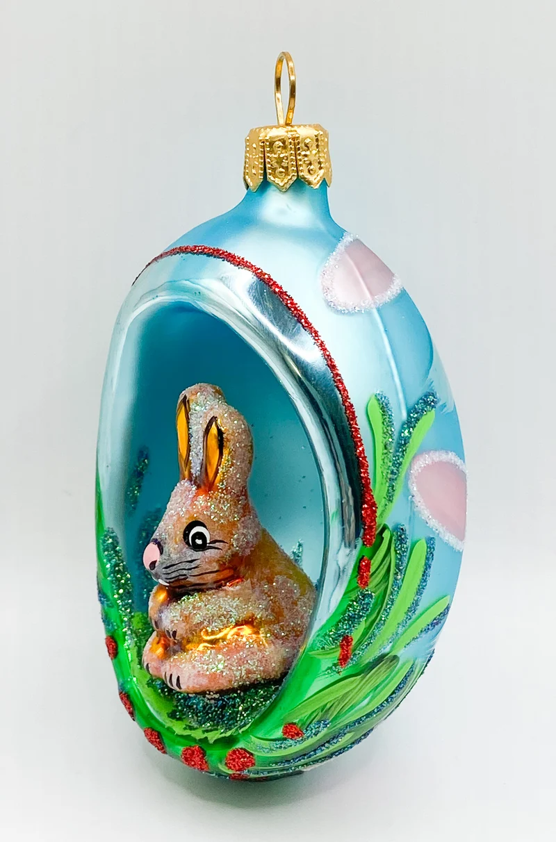 Offenes Osterei blau mit Hase