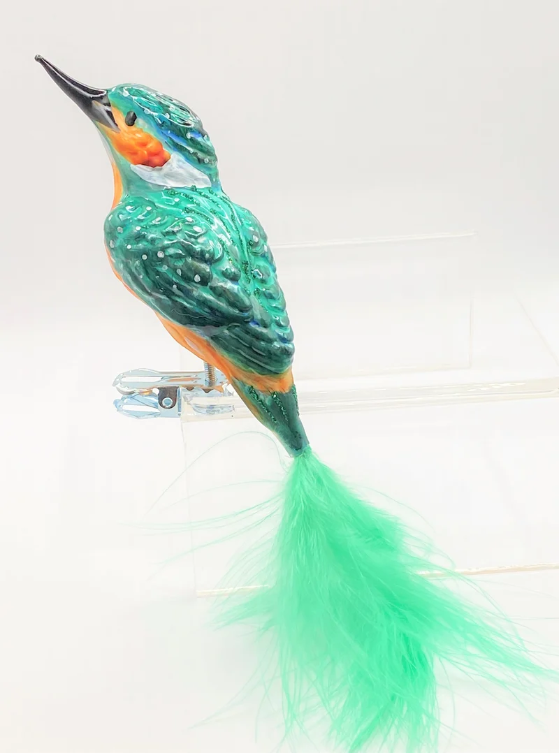 Eisvogel auf Clip, türkis mit türkisfarbener Naturfeder