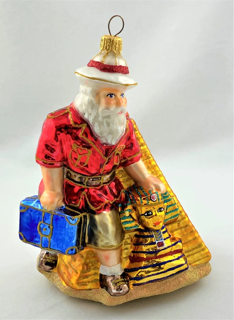 Santa Claus ist in Ägypten bei der Cheops Pyramide