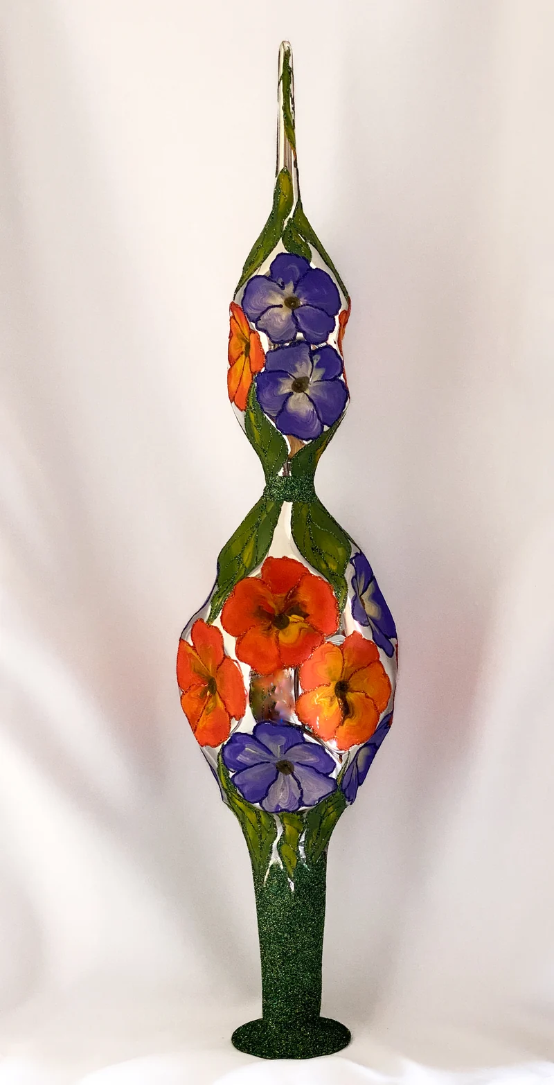 Grosse Spitze mit Blüten