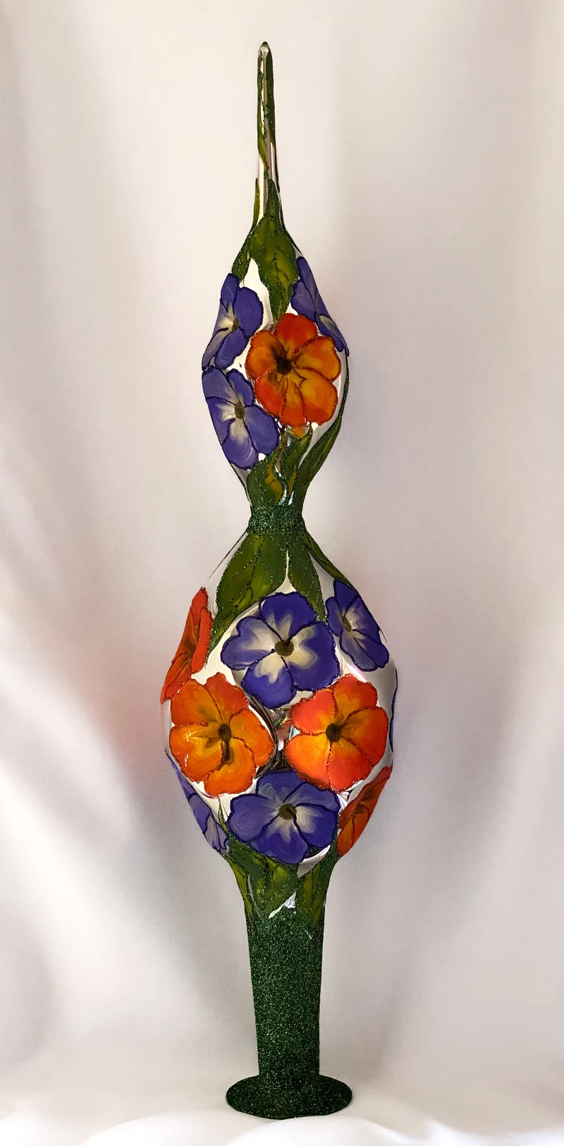 Grosse Spitze mit Blüten