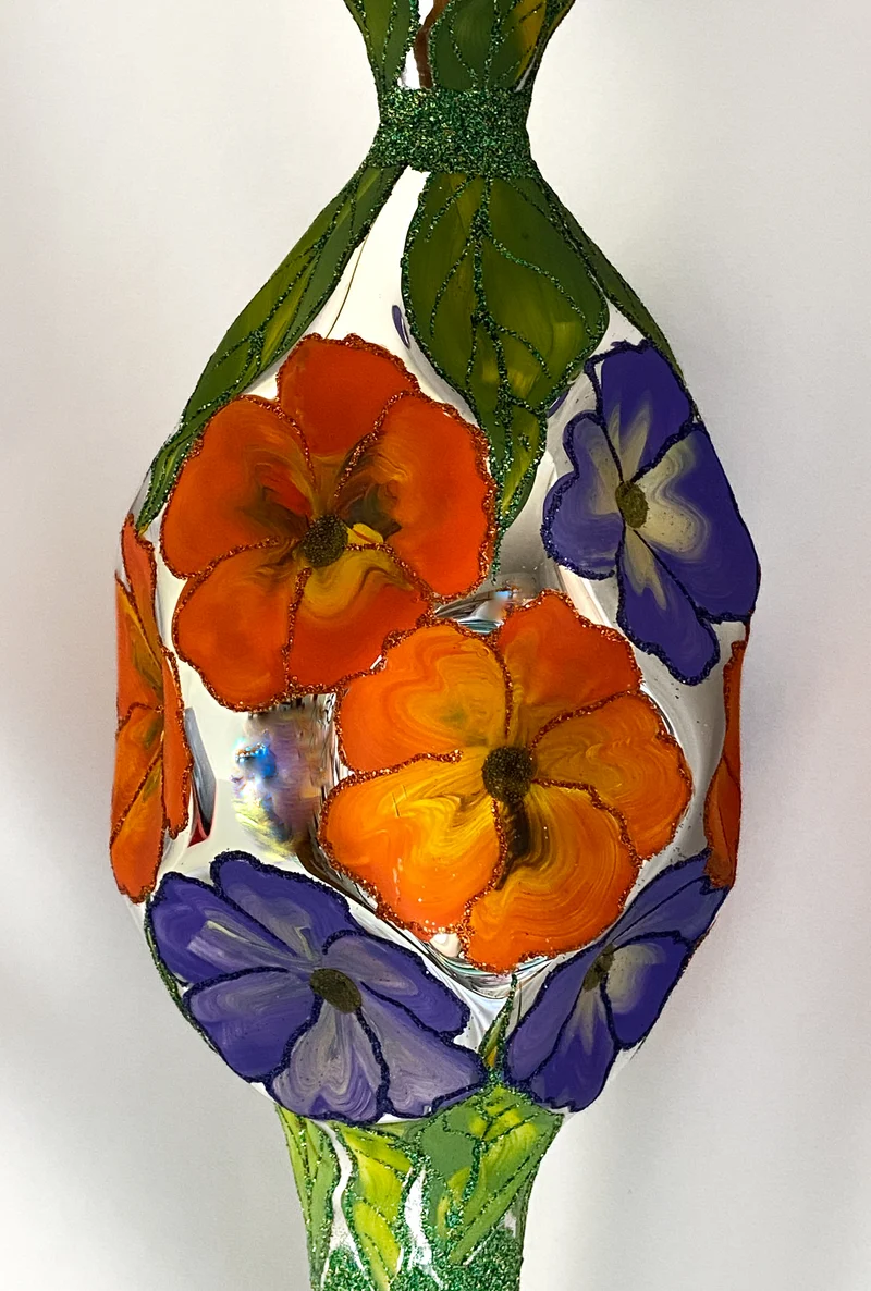 Grosse Spitze mit Blüten