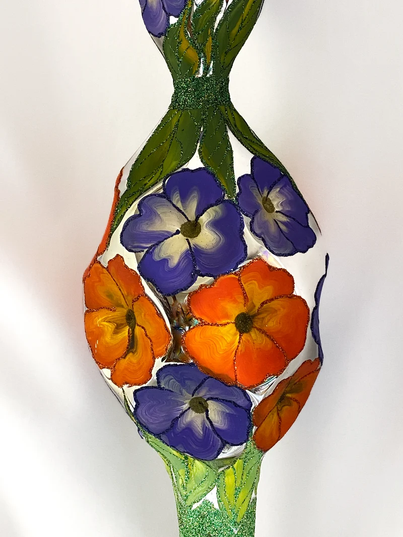 Grosse Spitze mit Blüten