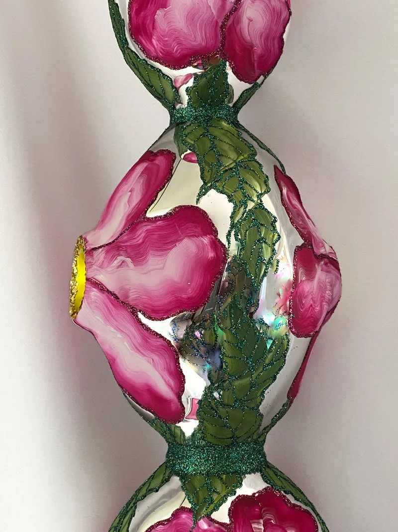 Grosse Spitze mit Magnolienblüten