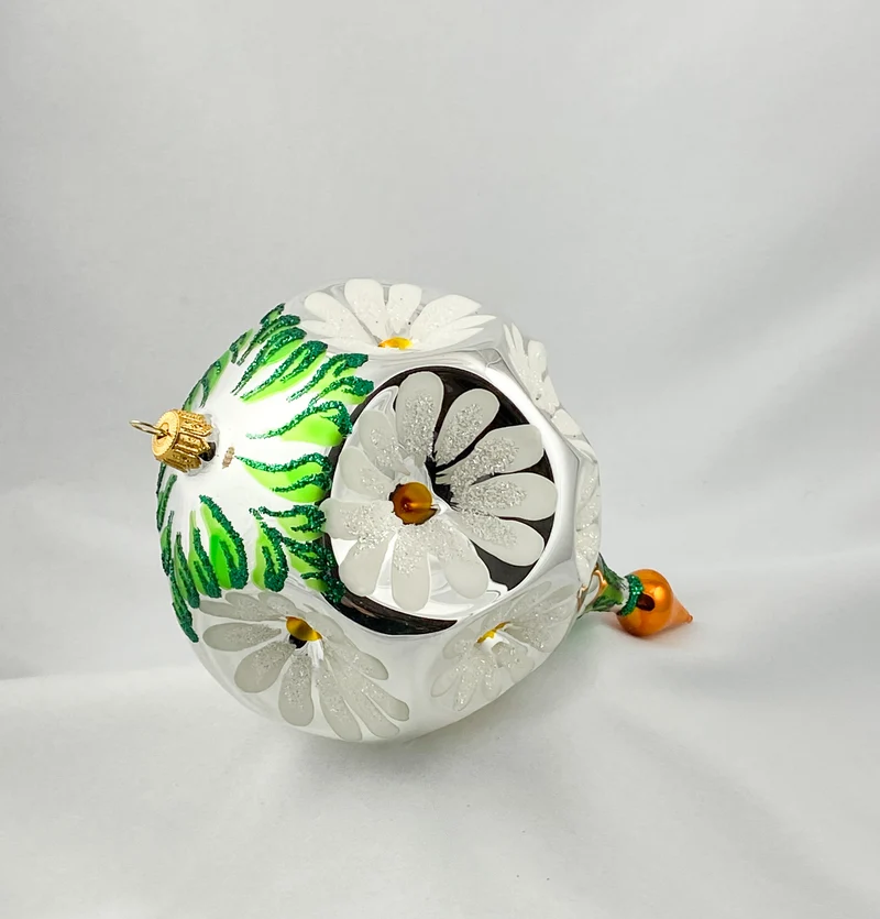 Grosse Kugel mit Gänseblümchen-Motiv