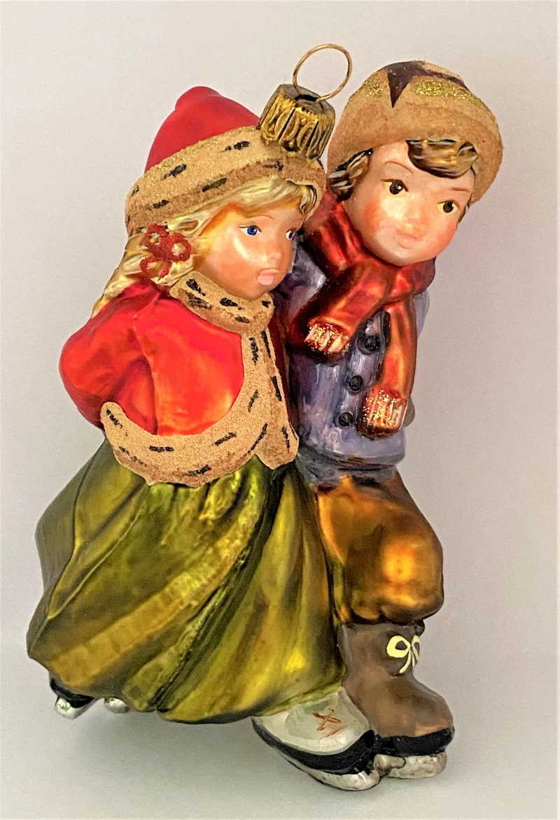 Mädchen und Junge laufen Schlittschuh, KOMOZJA MOSTOWSKI