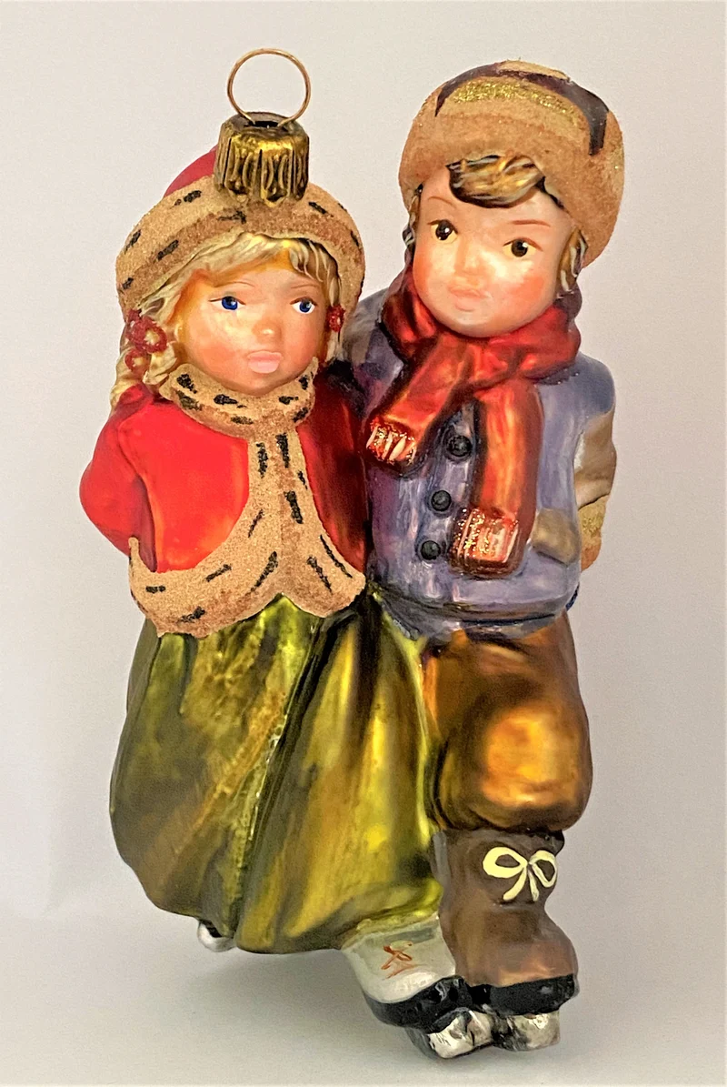 Mädchen und Junge laufen Schlittschuh, KOMOZJA MOSTOWSKI