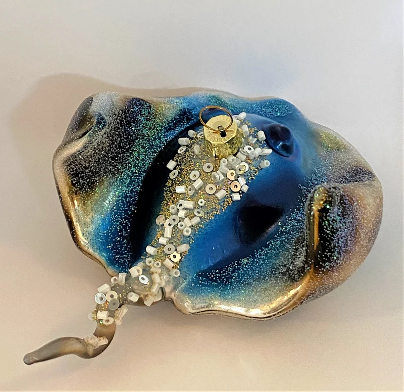 Blauer Glitzer-Manta Rochen