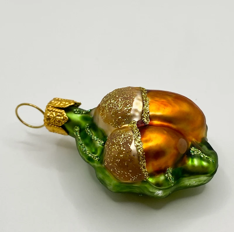 Eicheln mit Blatt