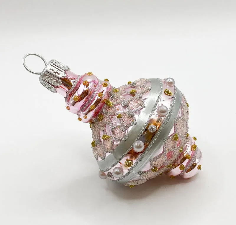 Silbernes orientalisches Ornament mit rosa Dekor und Perlen-Dekor
