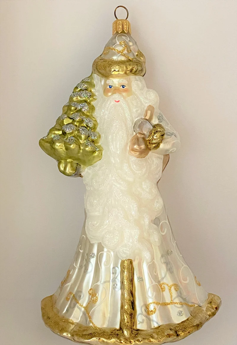 Weihnachtsmann im weissen Gewand