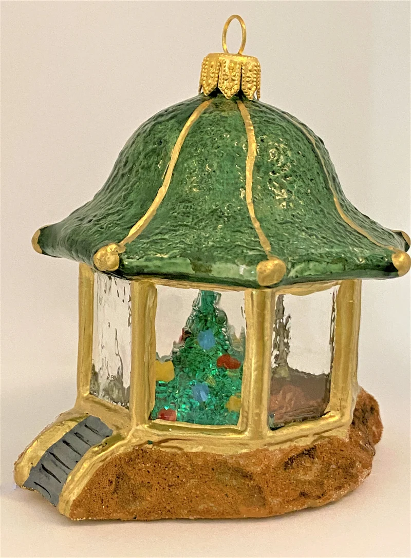 Garten-Pavillon mit grünem Dach