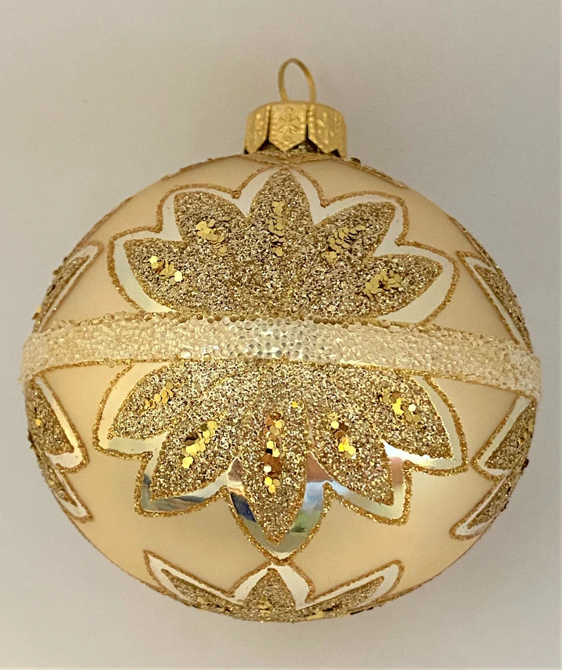 Kugel helles gold mit stilisierter Blüte