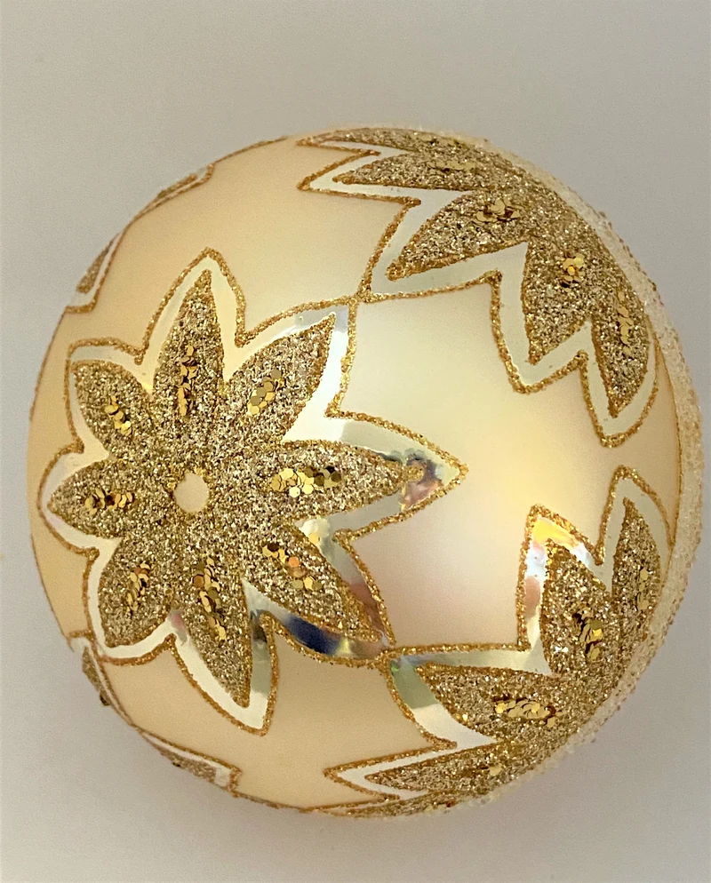 Kugel helles gold mit stilisierter Blüte