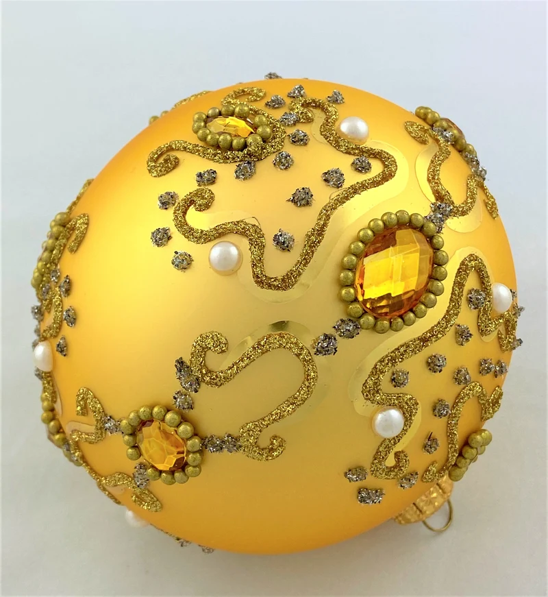Goldene Kugel barock mit Perlen und goldenen Schmucksteinen