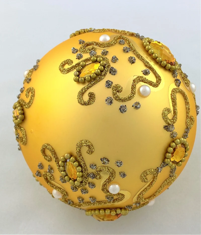 Goldene Kugel barock mit Perlen und goldenen Schmucksteinen