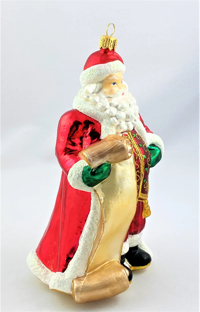 Nikolaus mit der langen Liste der Namen für die Bescherung
