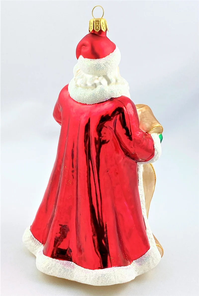 Nikolaus mit der langen Liste der Namen für die Bescherung