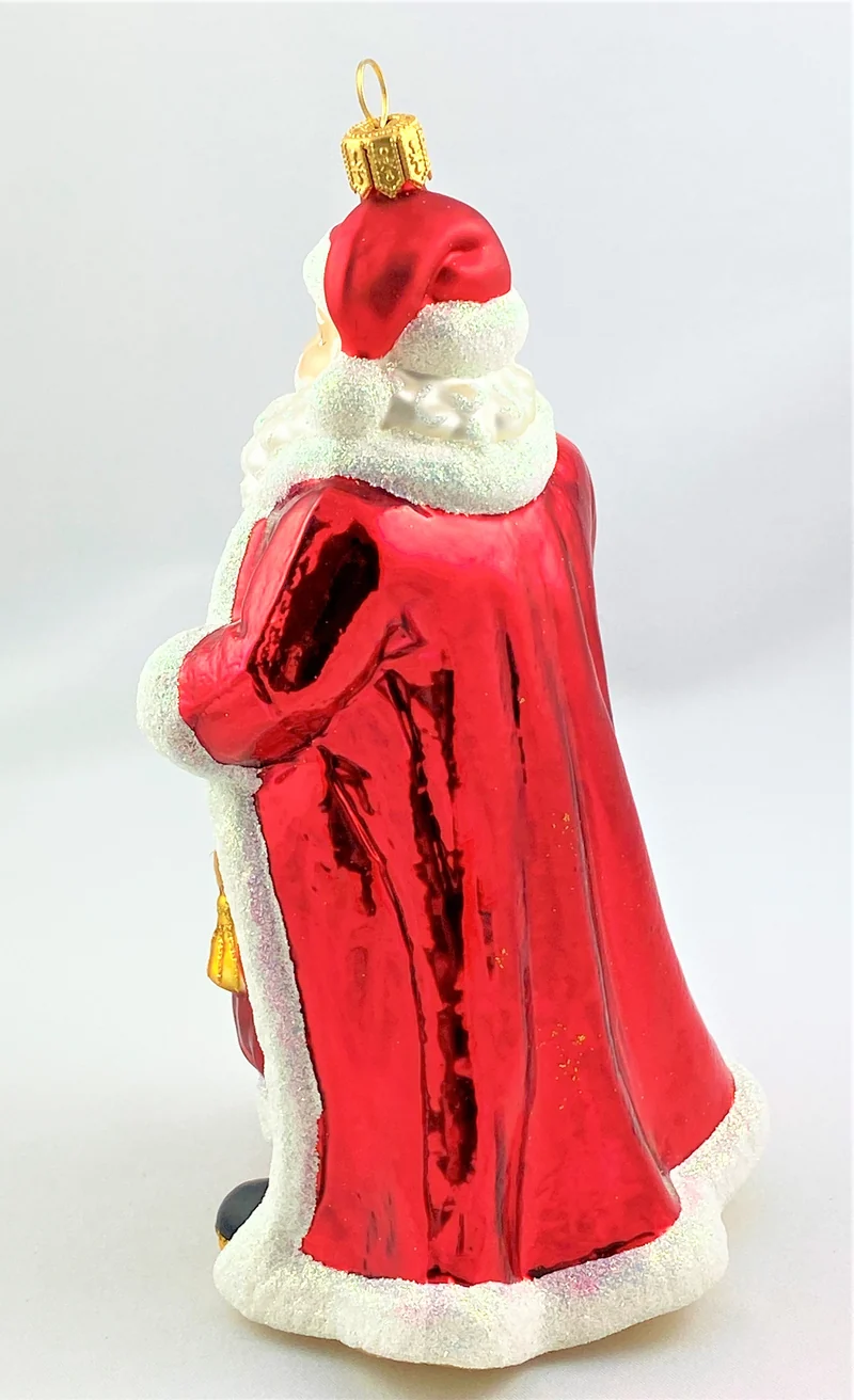 Nikolaus mit der langen Liste der Namen für die Bescherung