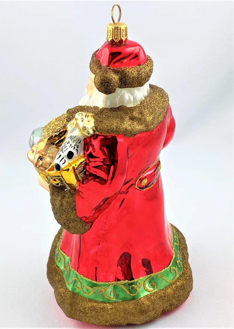 Nikolaus trägt die Arche Noah auf dem Arm