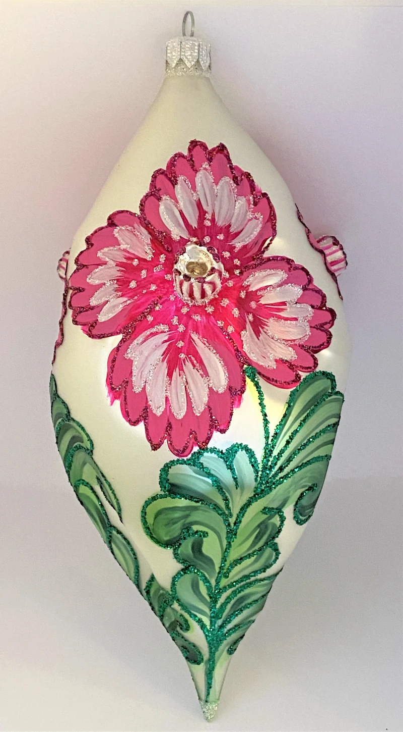 Grosses Ornament mit stilisiertem Nelken-Motiv