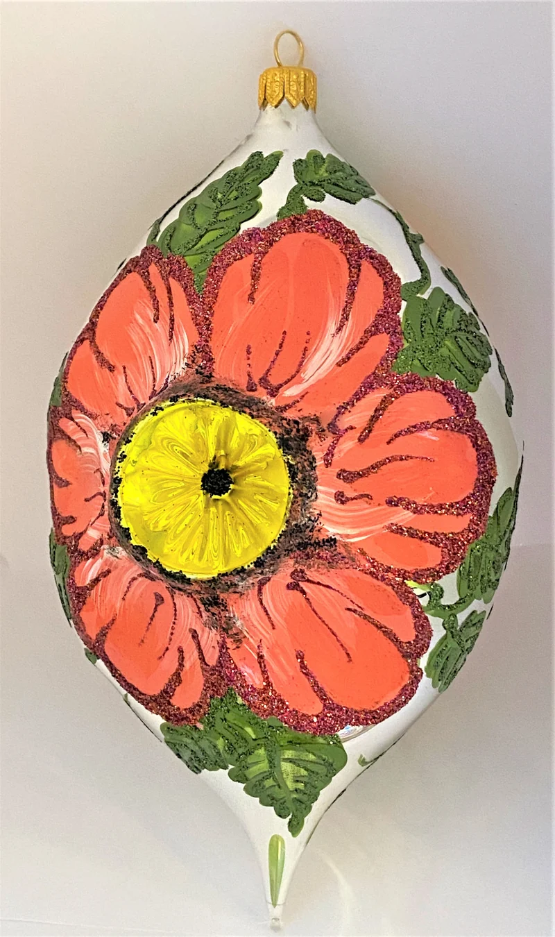 Grosse Kugel mit Blumen und Ranken