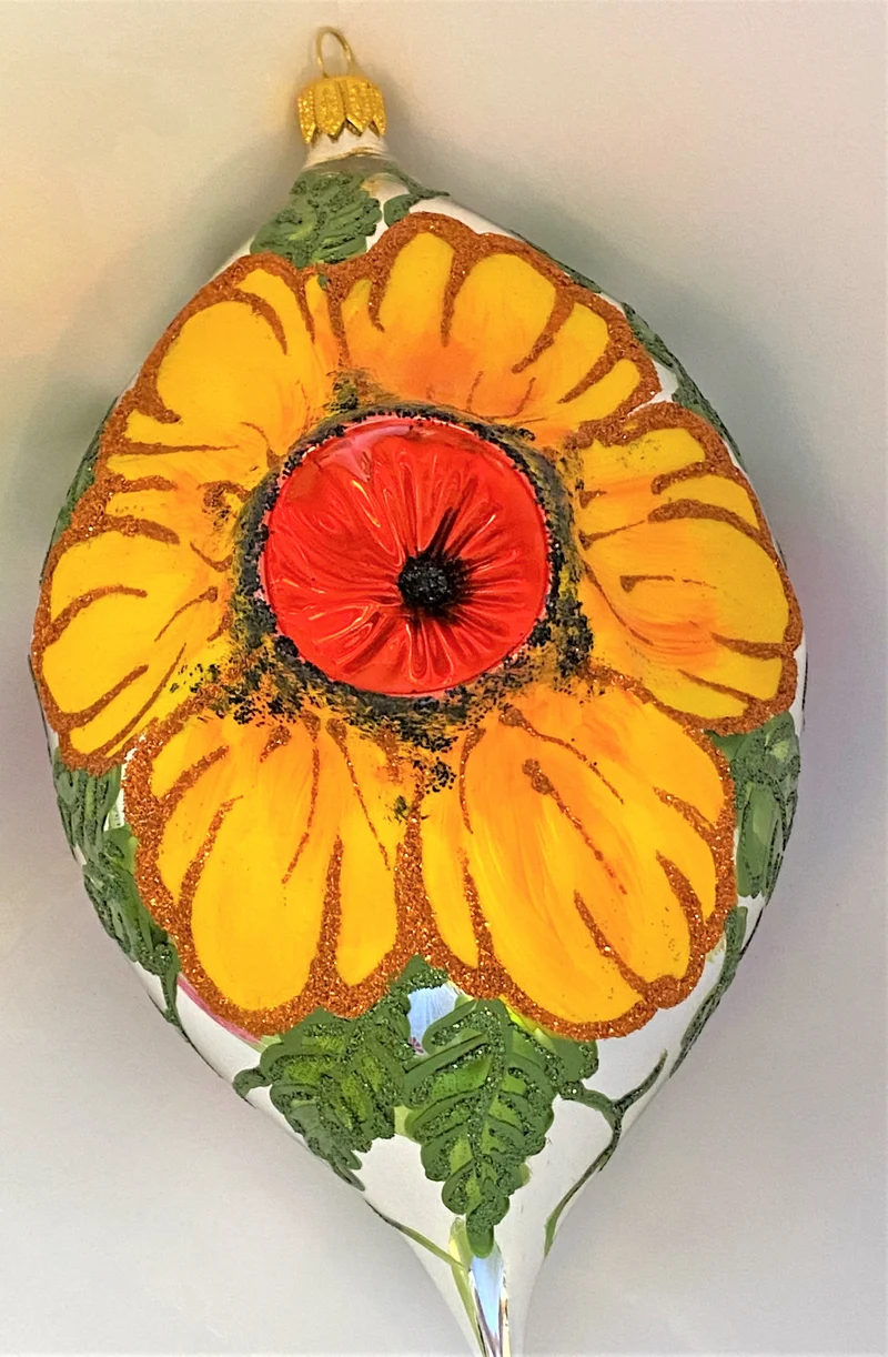 Grosse Kugel mit Blumen und Ranken