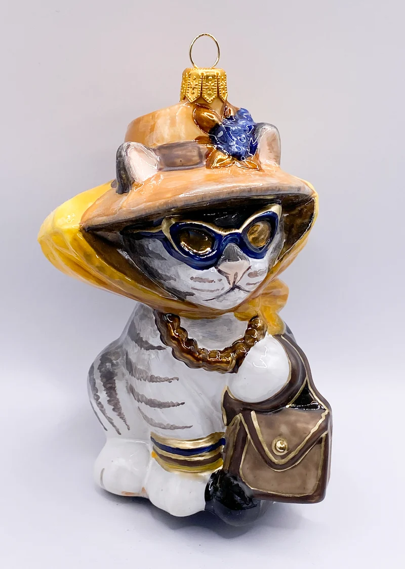 Graue Tiger-Katze mit Strohhut und Sonnenbrille, KOMOZJA MOSTOWSKI