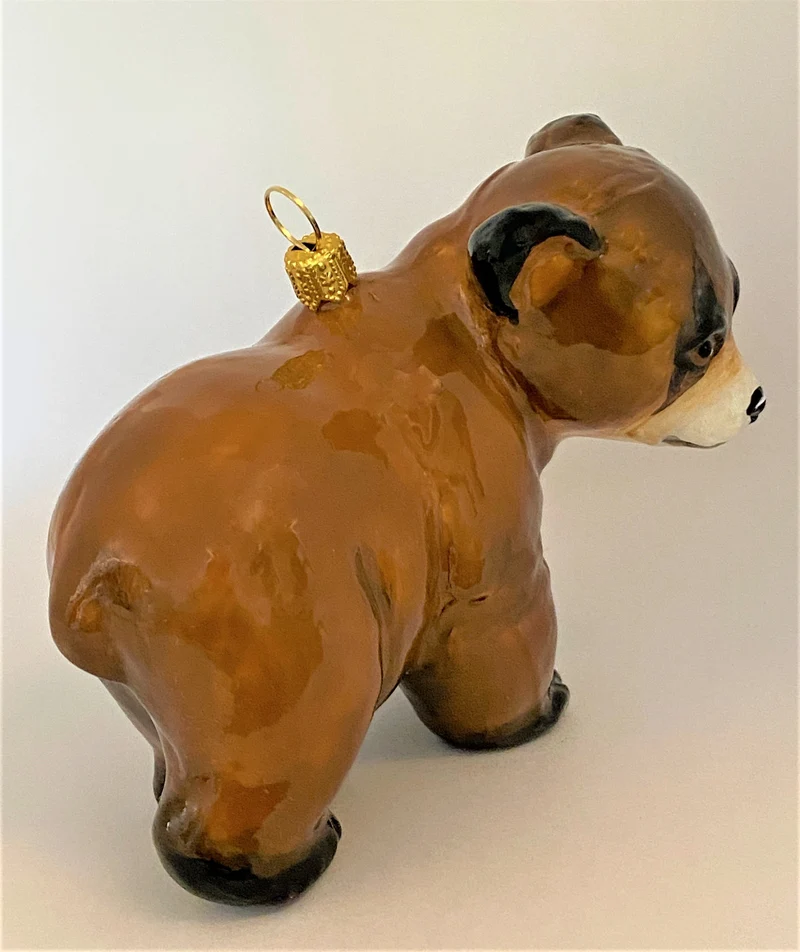 Junger Braunbär, KOMOZJA MOSTOWSKI